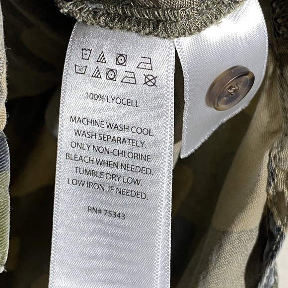 C & C California Womens Shirt Size XS Camo Button Front Short Sleeve - Picture 7 of 7